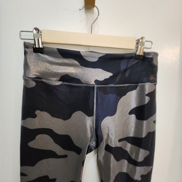 Noli faux leather camouflage wide band leggings sz M - Picture 9 of 15